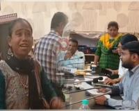 ମୋତେ ଚାକିରି ଫେରାଇ ଦିଅନ୍ତୁ… ମୁଁ କେମିତି ବଞ୍ଚିବି….ଜିଲ୍ଲାପାଳଙ୍କ ଅଭିଯୋଗ ଶୁଣାଣିରେ ଭୋ ଭୋ ହୋଇ କାନ୍ଦିଲେ ଯୁବତୀ 