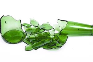 ଅଣ୍ଟାରେ ଖୋସିଥିବା ମଦ ବୋତଲ ପେଟରେ ପଶି ଯୁବକଙ୍କ ମୃତ୍ୟୁ