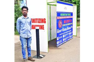 ଯୁବ ବୈଜ୍ଞାନିକରୁ ସାନିଟାଇଜର ମ୍ୟାନ୍‍