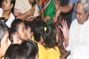 ବିଶ୍ବ ପିତୃ ଦିବସରେ ମୁଖ୍ୟମନ୍ତ୍ରୀଙ୍କ ନୂଆ ଯୋଜନା: ବାପା, ମା’ ବା ପରିବାରର ମୁଖ୍ୟ ଉପାର୍ଜନକାରୀଙ୍କୁ ହରାଇଥିବା ଶିଶୁମାନଙ୍କ ପାଇଁ  ‘ଆଶୀର୍ବାଦ’ ଯୋଜନା