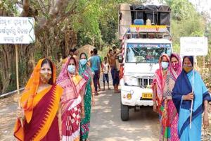 ପ୍ଲା-କାର୍ଡ଼ରେ କରୋନା ସଚେତନତା