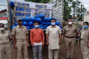 ଅକ୍ସିଜେନ୍ ସିଲିଣ୍ଡର ବୋଝେଇ ଟ୍ରକରେ ଗଂଜେଇ ଚାଲାଣ, ୨ ଗିରଫ