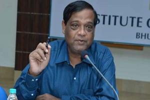 ଭ୍ୟାକ୍ସିନ ନେବା ପରେ ବି ହେଉଛି କି କରୋନା ! ଆସନ୍ତୁ ଜାଣିବା ଏହା ଉପରେ କ’ଣ କହିଲେ ଆଇଏଲଏସ୍ ନିର୍ଦ୍ଦେଶକ