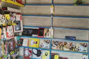 ଦୋକାନ ଭାଙ୍ଗି ଲକ୍ଷାଧିକ ଟଙ୍କାର ମୋବାଇଲ ଲୁଟ