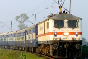 ଟ୍ରେନ୍ ଆଗକୁ ଡେଇଁ ୫ ଝିଅଙ୍କ ସହ ମାଆର ଆତ୍ମହତ୍ୟା