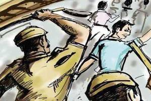 ସଟଡାଉନ୍ ବେଳେ ତାସ୍ ଖେଳୁଥିବା ଯୁବକ ମାନେ ଦୌଡ଼ି ପଳାଇବାରୁ ଜଙ୍ଗଲରୁ ଫେରୁଥିବା ଯୁବକଙ୍କୁ ପୋଲିସର ମାଡ