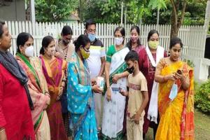 ବିଧାୟକଙ୍କ ବଦାନ୍ୟତା: ଆର୍ଥିକ ସହାୟତା ସହିତ ପିଲାଙ୍କ ପାଠ ପଢା ପାଇଁ ଯୋଗାଇଦେଲେ ସ୍ମାର୍ଟଫୋନ୍