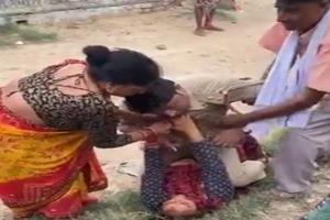 ଉତ୍ତରପ୍ରଦେଶରେ ମହିଳାଙ୍କୁ ମାଡ଼ି ବସିଲେ ପୋଲିସ ଅଧିକାରୀ ! ଭିଡିଓ ଭାଇରାଲ୍