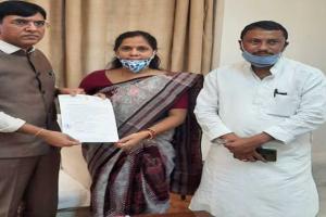 ଜିଲ୍ଲା ମୁଖ୍ୟ ହସ୍ପିଟାଲ ଓ ବିଭିନ୍ନ ସ୍ୱାସ୍ଥ୍ୟ କେନ୍ଦ୍ରର ଭିତ୍ତିଭୂମି ସହ ସ୍ୱାସ୍ଥ୍ୟ ସେବାର ଉନ୍ନତି ପାଇଁ କେନ୍ଦ୍ର ସ୍ୱାସ୍ଥ୍ୟ ଓ ପରିବାର କଲ୍ୟାଣ ମନ୍ତ୍ରୀଙ୍କୁ ସାକ୍ଷାତ କଲେ ଭଦ୍ରକ ସାଂସଦ ମଞ୍ଜୁଲତା ମଣ୍ଡଳ