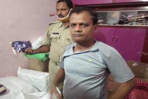 ନକଲି ଗୁଟଖା କାରବାରର ମୁଖ୍ଯ ଅଭିଯୁକ୍ତ ଦୁଇ ସପ୍ତାହ ହେଲା ଫେରାର: ସହଯୋଗୀର ଡିପୋ ଉପରେ ପୁଲିସର ଚଢାଉ, ଲକ୍ଷ ଲକ୍ଷ ଟଙ୍କାର ନକଲି ଗୁଟଖା ଜବତ