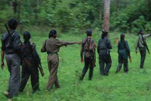 ସୁକୁମା ଏସ.ପି.ଙ୍କ ପାଖରେ ଆତ୍ମ ସମର୍ପଣ କଲେ ଶତାଧିକ ନକ୍ସଲ ସମର୍ଥକ