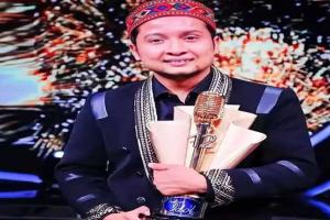 рмЪрмормХрм┐рм▓рнЗ рмкрм╛рм╣рм╛рнЬрм┐ рмдрм╛рм░рмХрм╛, тАШрмЗрмгрнНрмбрм┐рмЖрмирнН рмЖрмЗрмбрм▓рнН-рнзрнитАЩрм░ рммрм┐рмЬрнЗрмдрм╛ рм╣рнЗрм▓рнЗ рмкрн▒рмирмжрнАрмк рм░рм╛рмЬрмирнН