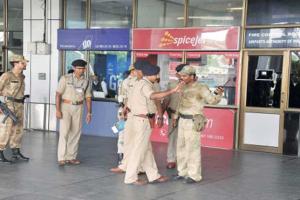 ଆତଙ୍କବାଦୀଙ୍କ ଧମକ ପରେ ଭୁବନେଶ୍ୱର ବିଜୁ ପଟ୍ଟନାୟକ ଆନ୍ତର୍ଜାତିକ ବିମାନବନ୍ଦରରେ କଡ଼ା ଚେକିଂ