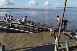 ଆସାମର ବ୍ରହ୍ମପୁତ୍ର ନଦୀରେ ଦୁଇ ଡଙ୍ଗା ମୁହାଁମୁହିଁ ଧକା , ୫୦ରୁ ଅଧିକ ଯାତ୍ରୀ ନିଖୋଜ