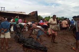 ଓଲଟିଲା ଆଳୁ ବୋଝେଇ ଟ୍ରକ୍ : ଅଳ୍ପକେ ବର୍ତ୍ତିଲେ ଡ୍ରାଇଭର୍