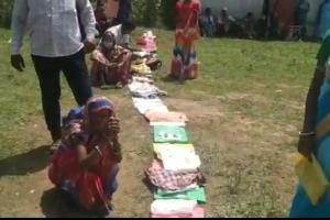 ଟିକା ପାଇଁ ଠେଲାପେଲା; ରାତି ଅଧରୁ ଟିକା ନେବାକୁ ଲୋକେ ଲାଇନରେ , ୫୦୦ ଟିକାକୁ ୧୫ଶହ ଲୋକ