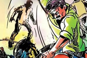 ଜମିବାଡ଼ି ବିବାଦକୁ ନେଇ ମରଣାନ୍ତକ ଆକ୍ରମଣ: ଗାଁ ଦାଣ୍ଡରେ ଯୁବକଙ୍କୁ ଗୋଡ଼ାଇ ଗୋଡ଼ାଇ ହାଣିଲେ ଦୁର୍ବୁତ୍ତ