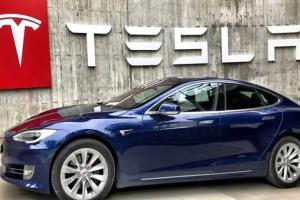 ଟେସଲା କମ୍ପାନୀର ସେୟାର ବିକ୍ରି କରି ଦିନକରେ ପାଇଲେ ୧୫୦୦ କୋଟି