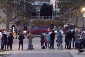 ଖ୍ରୀଷ୍ଟମାସ ପରେଡ୍ ବେଳେ ବ୍ୟାରିକେଡ୍ ଭାଙ୍ଗି ଲୋକଙ୍କ ଉପରେ ମାଡିଗଲା କାର୍; ଅନେକ ମୃତ, ୨୦ରୁ ଊର୍ଦ୍ଧ୍ବ ଆହତ