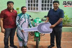 ନିଜ ଜନ୍ମଦିନରେ ନବୀନଙ୍କ ଫ୍ୟାନ୍‌ ଖଗେଶ୍ବରଙ୍କୁ ବାଇକ୍ ଉପହାର ଦେଲେ ପ୍ରଣବ ପ୍ରକାଶ ଦାସ