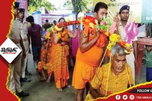 ପିତାମାତାଙ୍କ ସେବାରେ ଶ୍ରବଣ କୁମାର, କାନ୍ଧ ମିଳାଇଛନ୍ତି ପତ୍ନୀ