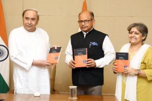 ସାଂସଦ ଅମର ପଟ୍ଟନାୟକଙ୍କ ଲିଖିତ ପୁସ୍ତକ ‘ପାଣ୍ଡେମିକ୍ ଡିସରପସନ୍ସ ଏଣ୍ଡ ଓଡ଼ିଶାଜ୍ ଲେସନ ଇନ୍ ଗଭର୍ଣ୍ଣାନ୍ସ’ ଉନ୍ମୋଚନ କଲେ ମୁଖ୍ୟମନ୍ତ୍ରୀ