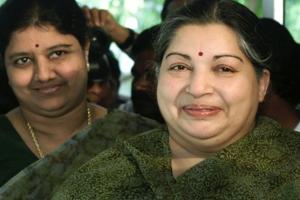 ଖୋଲୁଛି ଜୟଲଳିତାଙ୍କ ମୃତ୍ୟୁ ରହସ୍ୟ : ହସ୍ପିଟାଲର ୧୦ ପ୍ରକୋଷ୍ଠ କବ୍‌ଜା କରିଥିଲେ ଶଶୀକଳାଙ୍କ ସମ୍ପର୍କୀୟ