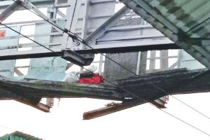 ରେଲୱେ ଷ୍ଟେସନରେ ଫୁଟ୍‌ ଓଭର ବ୍ରିଜ୍‌ ସ୍ଲାବ୍‌ ଖସି ଜଣେ ମୃତ, ୨୦ ଯାତ୍ରୀ ଆହତ