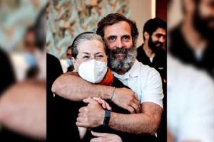 ଯେଉଁ ଭଲପାଇବା ମା’ଙ୍କ ଠାରୁ ମିଳିଛି, ତାହାକୁ ପୂରା ଦେଶ ସହ ବାଣ୍ଟୁଛି: ମା’ ସୋନିଆଙ୍କ ସହ ଫଟୋ ପୋଷ୍ଟ କରି ଭାବପ୍ରବଣ ହେଲେ ରାହୁଲ ଗାନ୍ଧୀ