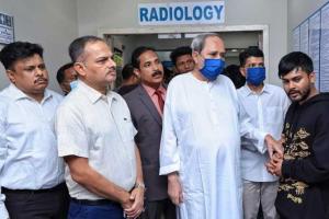 ଆପୋଲୋରେ ମୁଖ୍ୟମନ୍ତ୍ରୀ : ନବ ଦାସଙ୍କ ସ୍ବାସ୍ଥ୍ୟବସ୍ଥା ବୁଝିବା ସହ, ପୁଅକୁ ଦେଲେ ସାନ୍ତ୍ଵନା