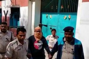 ଚୌଦ୍ୱାର ଜେଲରେ ଗୋପାଳ, ତାକୁ ଦେଖିବା ଓ ତାହା ସହ କଥା ହେବାକୁ ଅନ୍ୟ କଏଦୀଙ୍କ ଭିଡ଼