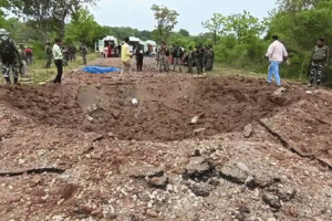 ଛତିଶଗଡ଼ ଦାନ୍ତେୱାଡାରେ ମାଓବାଦୀଙ୍କ ଲ୍ୟାଣ୍ଡମାଇନ ବିସ୍ଫୋରଣ ଘଟଣା, ୩ ଜିଲ୍ଲାରେ ହାଇ ଆଲର୍ଟ