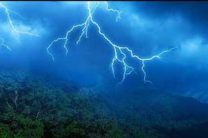 ଏହି ୪ ଜିଲ୍ଲାବାସୀ ରୁହନ୍ତୁ ସତର୍କ : ଆସନ୍ତା ୩ ଘଣ୍ଟା ମଧ୍ୟରେ ହେବ ଘୂର୍ଣ୍ଣିବଳୟ, ବଜ୍ରପାତ ସହ ହେବ କୁଆପଥର ବର୍ଷା