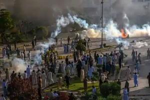 ଇମ୍ରାନ ଖାନ୍‌ଙ୍କ ଗିରଫ ପରେ ସେନା ମୁଖ୍ୟାଳୟରେ ଧସେଇ ପଶିଲେ ସମର୍ଥକ