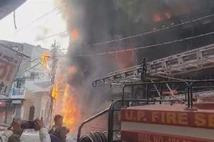 ଝାନସୀର ଏକ ଇଲେକଟ୍ରୋନିକ୍‌ ଶୋ’ ରୁମରେ ଭୟଙ୍କର ଅଗ୍ନିକାଣ୍ଡ, ୪ ଜଣ ଜୀବନ୍ତ ଦଗ୍ଧ