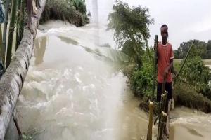 ସାଳନ୍ଦୀ ନଦୀରେ ସୃଷ୍ଟି ହେଲା ୨ଟି ଘାଇ, ଅନେକ ଗାଁ ଜଳମଗ୍ନ