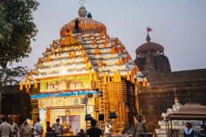 ୩ ଦିନ ଖାଡା ଉପାସ ରହିବା ପରେ ମହାପ୍ରଭୁ ଶ୍ରୀଲିଙ୍ଗରାଜଙ୍କ ପାଖରେ ଲାଗି ହେଲା ଭୋଗ, ସ୍ୱାଭାବିକ ହେଲା ନୀତିକାନ୍ତି