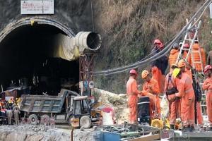 ୧୬ ଦିନ ହେଲା ଜୀବନ ସହ ସଂଗ୍ରାମ କରୁଛନ୍ତି ଟନେଲରେ ଫସିଥିବା ୪୧ ଶ୍ରମିକ, ଉଦ୍ଧାର ପାଇଁ ଜାରି ରହିଛି ଭର୍ଟିକାଲ ଡ୍ରିଲିଂ