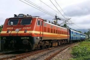 ସମ୍ଭାବ୍ୟ ବାତ୍ୟାକୁ ନେଇ ୫୪ଟି ଟ୍ରେନ୍‌କୁ ବାତିଲ କଲା ପୂର୍ବତଟ ରେଳବାଇ