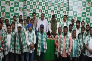 ବିଜେଡିରେ ସାମିଲ ହେଲେ ବିଜେପି ଓ କଂଗ୍ରେସର ଶତାଧିକ କର୍ମୀ