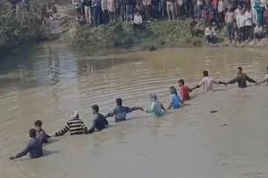 ଜଳାଶୟକୁ ଖସିଲା ଟ୍ରାକ୍ଟର୍‌-ଟ୍ରଲି: ମହିଳା ଓ ପିଲାଙ୍କ ସମେତ ୧୫ ମୃତ