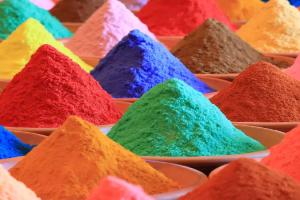 ବାସ୍ତୁ ଅନୁସାରେ ରଙ୍ଗ ଚୟନ କରି ଖେଳନ୍ତୁ ହୋଲି, ଭାଗ୍ୟରେ ଉନ୍ନତି ଆସିବା ସହ ଦୂର ହେବ ନକାରାତ୍ମକ ଶକ୍ତି