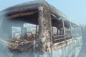 ବିଦ୍ୟୁତ ସଂସ୍ପର୍ଶରେ ଆସି ଜଳିଗଲା ବରଯାତ୍ରୀ ବସ୍, ଅନେକଙ୍କ ମୃତ୍ୟୁ ଆଶଙ୍କା