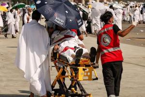 ସାଉଦିରେ ପ୍ରଚଣ୍ଡ ଗ୍ରୀଷ୍ମ ପ୍ରବାହ ଜାରି: ମୃତ୍ୟୁସଂଖ୍ୟା ହଜାରେକୁ ବୃଦ୍ଧି, ୧୪୦୦ ନିଖୋଜ