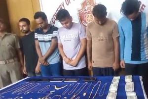 рмХрморм┐рм╢рмирм░рнЗрмЯ рмкрнЛрм▓рм┐рм╕ рмкрмЮрнНрмЭрм╛рм░рнЗ рм╣рм╛рмЗрн▒рнЗ рм▓рнБрмЯрнЗрм░рм╛ рмЧрнНрнЯрм╛рмЩрнНрмЧ, рнл рмЕрмнрм┐рмпрнБрмХрнНрмд рмЧрм┐рм░рмл