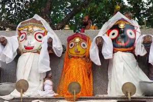 ଦ୍ୱିତୀୟ ଶ୍ରୀକ୍ଷେତ୍ରରେ ମହାପ୍ରଭୁଙ୍କ ପବିତ୍ର ସ୍ନାନଯାତ୍ରା, ଦର୍ଶନ କରୁଛନ୍ତି ଲକ୍ଷାଧିକ ଭକ୍ତ