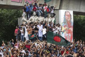 ବାଂଲାଦେଶ ହିଂସା: ପ୍ରଧାନମନ୍ତ୍ରୀଙ୍କ ଇସ୍ତଫା ପରେ ଶାସନ ଭାର ହାତକୁ ନେଲା ସେନା, ବିଏସ୍‌ଏଫ୍‌କୁ ହାଇ ଆଲର୍ଟ ଜାରି