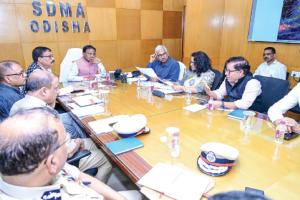 ବାତ୍ୟା ଦାନା ମୁକାବିଲାର ସମୀକ୍ଷା କଲେ ମୁଖ୍ୟମନ୍ତ୍ରୀ: ଆଜି ଅପରାହ୍ନ ସୁଦ୍ଧା ପ୍ରଭାବିତ ଜିଲ୍ଲାରେ ସ୍ବାଭାବିକ ହେବ ବିଦ୍ୟୁତ୍ ସେବା