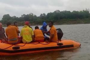 ଗାଧୋଇବାକୁ ଯାଇ ନଦୀରେ ଭାସିଗଲେ ଛାତ୍ର, ଖୋଜାଖୋଜି ଜାରି….