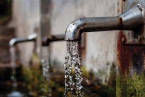 ଶୁଣିଲାନି ପ୍ରଶାସନ, ପାଣି ପାଇଁ ରାସ୍ତାରେ ଗରା, ବାଲଟି ରଖି ଗ୍ରାମବାସୀଙ୍କ ରାସ୍ତା ଅବରୋଧ 